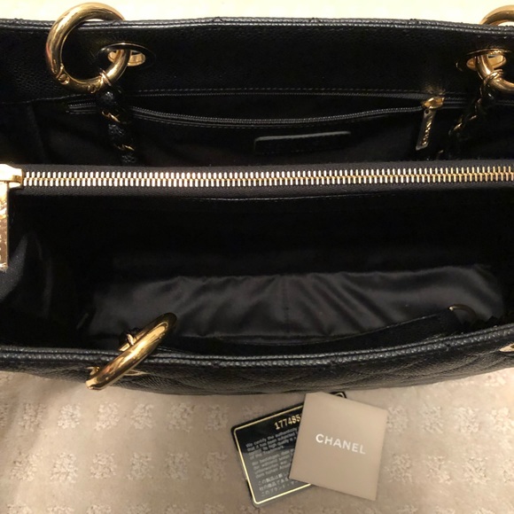 ❌SOLD❌ Chanel GST XL - Picture 3 of 3